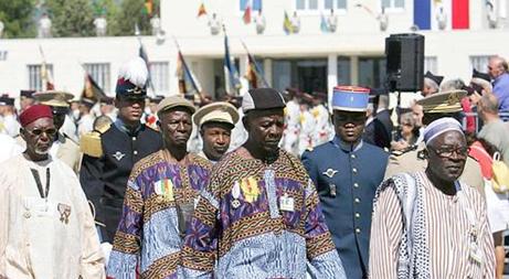 Des tirailleurs sénégalais défilent à Fréjus, en septembre 2009, à l'occasion du 150e anniversaire de la création de leur corps.